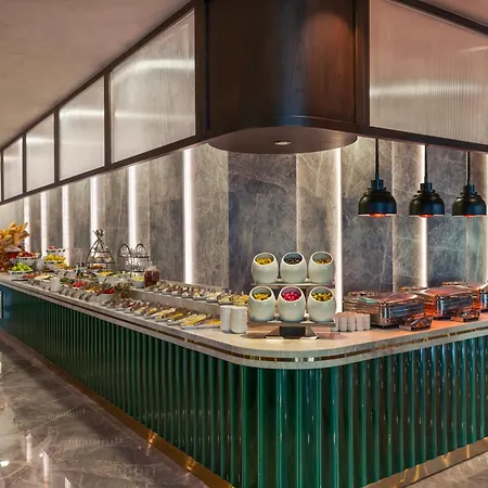 Elite World Hotell 5*